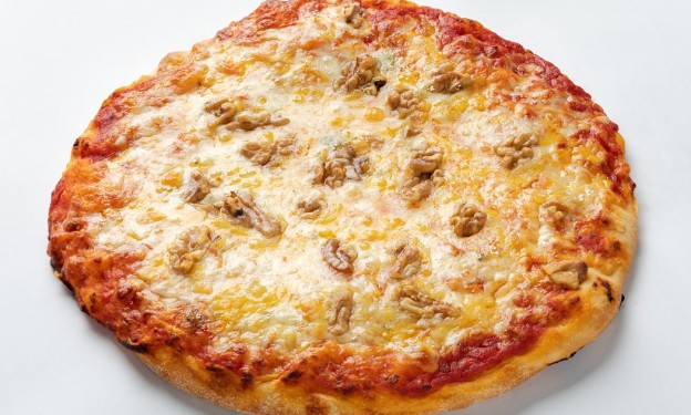 pizza quesos y nueces gruesa 2.jpg