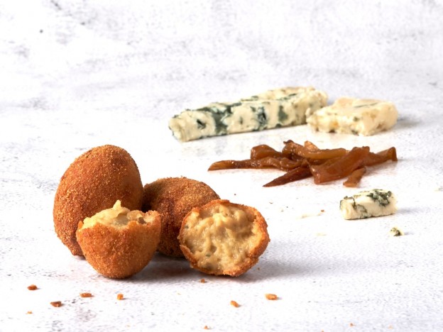 Croqueta de formatge Rocafort amb ceba caramel.litzada.jpg